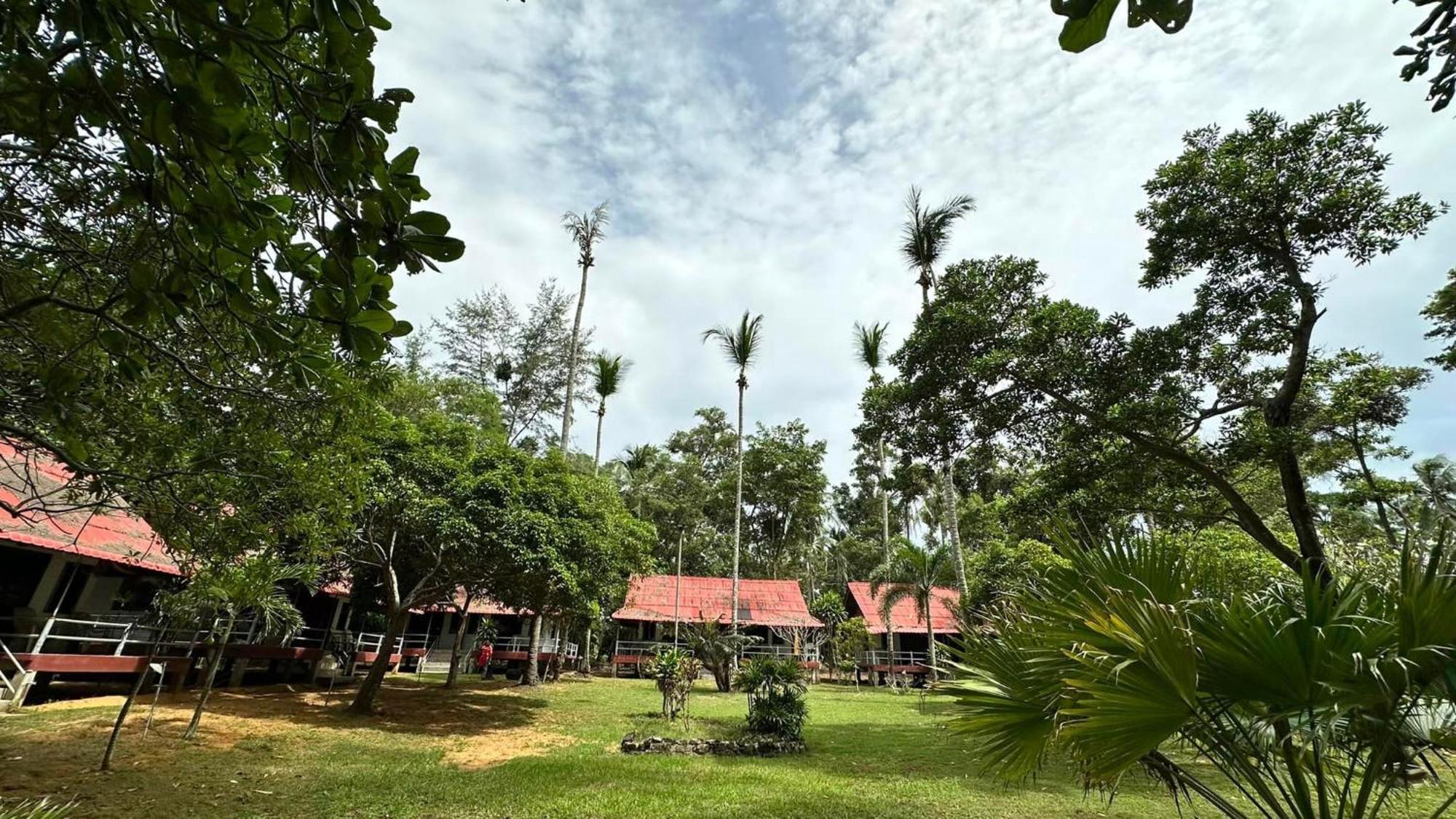 Sukorn Andaman Beach Resort Ko Sukon Exterior foto