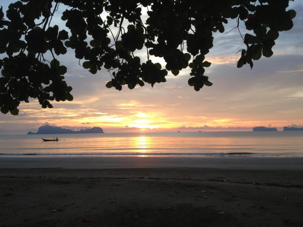 Sukorn Andaman Beach Resort Ko Sukon Exterior foto